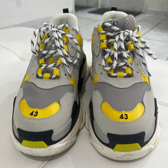 Balenciaga like new never burned was only used once - Picture 2 of 6